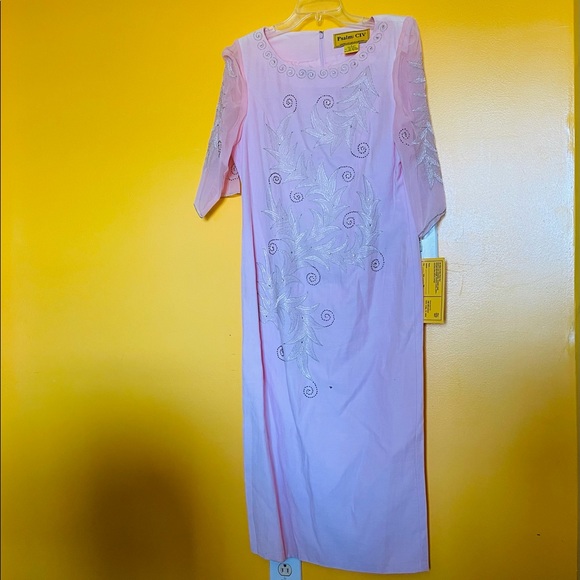 Beautiful dress - Picture 1 of 7